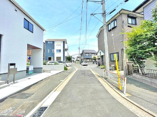 外観:☆☆風通しの良い住宅地☆☆  ゆとりのある住宅地　部屋の窓を開けるとそこには心地よい風が通りぬけます♪