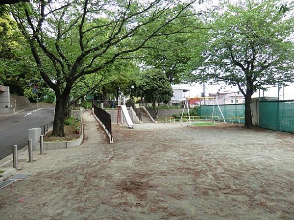 周辺環境:地蔵坂公園(地蔵坂公園まで550m)