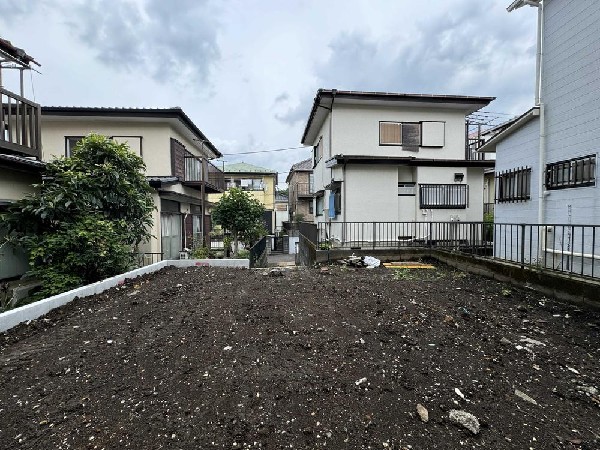 外観:閑静な住宅地で子育て家族にピッタリ。毎日のお散歩も快適な緑に恵まれたエリアで、自然に包まれた穏やかな暮らしを実現するための、ゆとりある住環境が整っています。緑の潤いを感じながらホッと生活できそう。