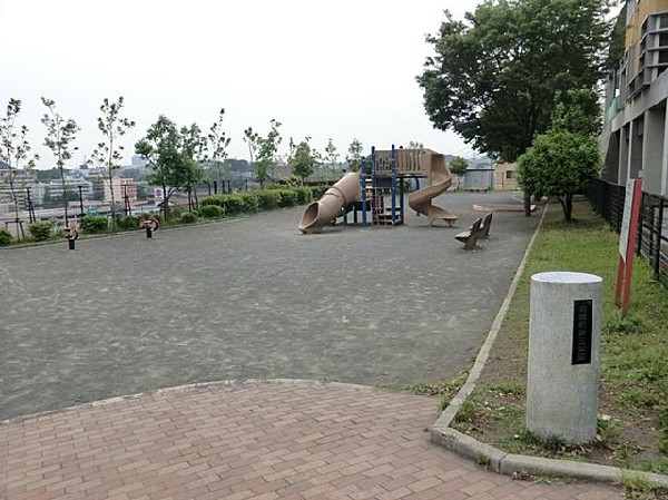 周辺環境:岩崎町第三公園(岩崎町第三公園まで40m)