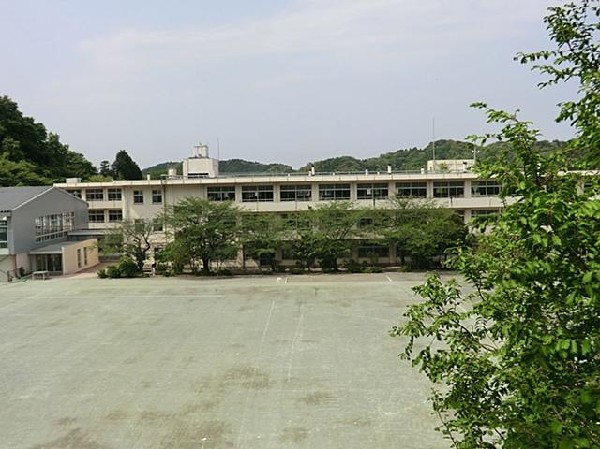 周辺環境:鎌倉市立今泉小学校(鎌倉市立今泉小学校まで750m)