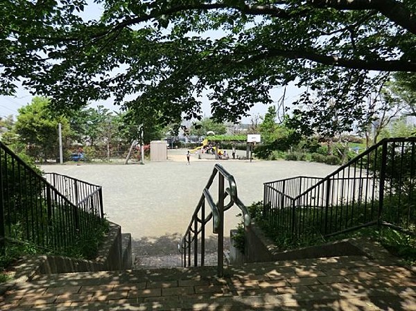 周辺環境:上矢部坂本公園(上矢部坂本公園まで450m)