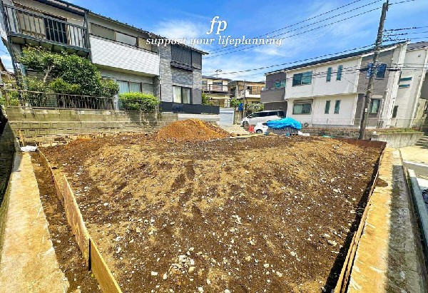 外観:閑静な住宅地で子育て家族にピッタリ。毎日のお散歩も快適な緑に恵まれたエリアで、自然に包まれた穏やかな暮らしを実現するための、ゆとりある住環境が整っています。緑の潤いを感じながらホッと生活できそう。