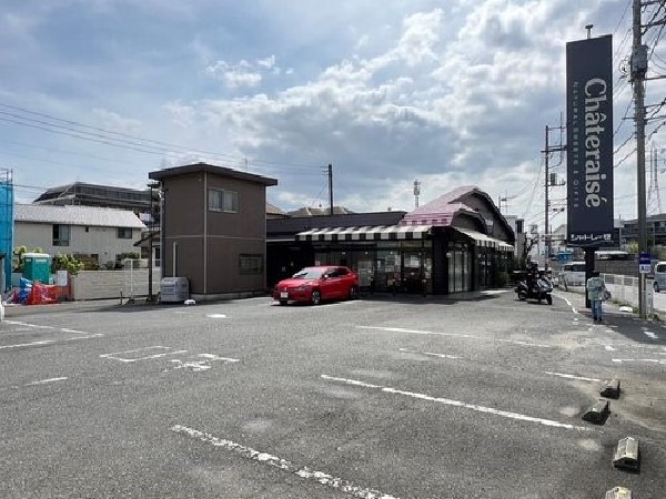 周辺環境:シャトレーゼ羽沢店(契約農家から仕入れた自然素材を使った焼き菓子店。手頃な価格と美味さで人気。ワイン、アイスなどもあります。)