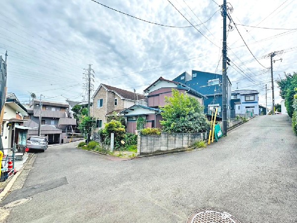 外観:☆☆風通しの良い住宅地☆☆  ゆとりのある住宅地　部屋の窓を開けるとそこには心地よい風が通りぬけます♪