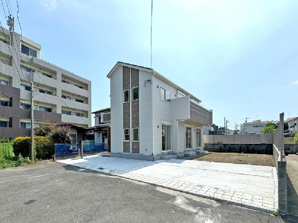 外観:☆☆風通しの良い住宅地☆☆  ゆとりのある住宅地　部屋の窓を開けるとそこには心地よい風が通りぬけます♪