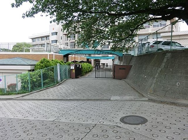 周辺環境:横浜市立権太坂小学校(横浜市立権太坂小学校まで450m)