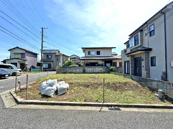 外観:光と風が行わたる開放感あふれる邸宅　春には気持ちの良いそよ風、冬には朝の暖かな光　季節の移り変わりを感じる暮らしを実現