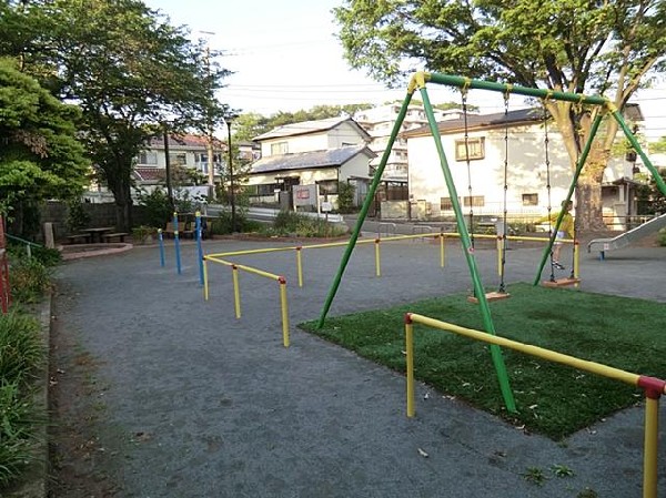 周辺環境:芹が谷第三公園(芹が谷第三公園まで650m)