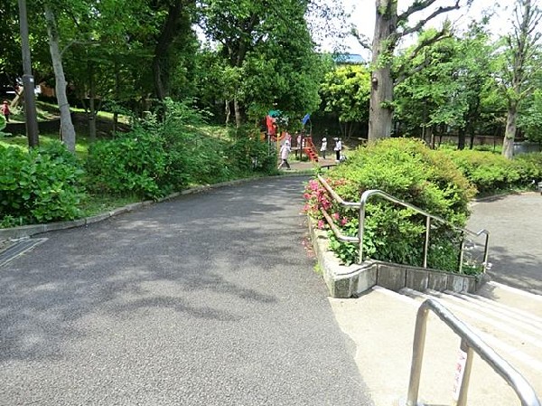 周辺環境:踊場公園(踊場公園まで750m)