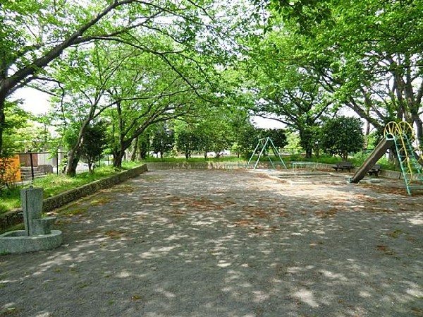 周辺環境:富士塚公園(富士塚公園まで650m)