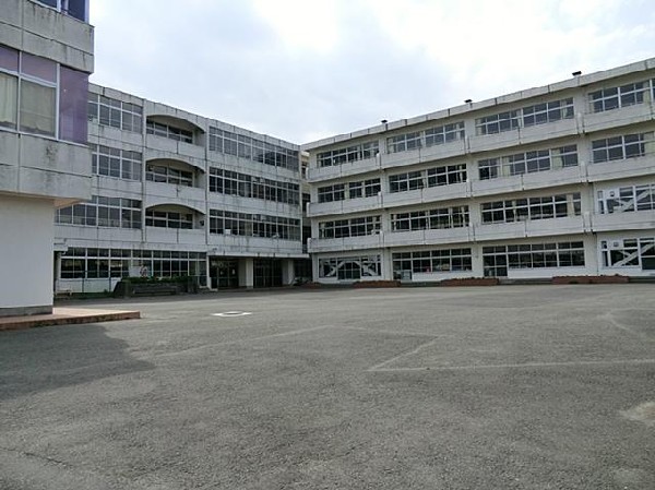 周辺環境:鎌倉市立岩瀬中学校(鎌倉市立岩瀬中学校まで1200m)