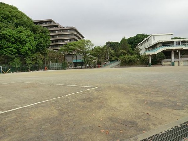 周辺環境:鎌倉市立山崎小学校(鎌倉市立山崎小学校まで1200m 小学校近く♪お子様も通学も安心です♪)