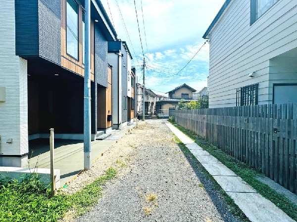 外観:☆☆風通しの良い住宅地☆☆  ゆとりのある住宅地　部屋の窓を開けるとそこには心地よい風が通りぬけます♪