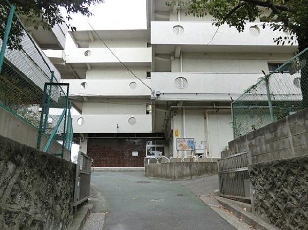 周辺環境:横浜市立屏風浦小学校(横浜市立屏風浦小学校まで500m 小学校近く♪お子様も通学も安心です♪)