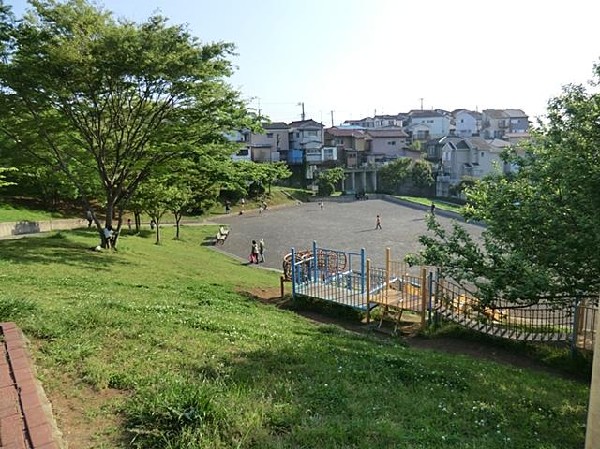 周辺環境:芹が谷一丁目公園(芹が谷一丁目公園まで850m)