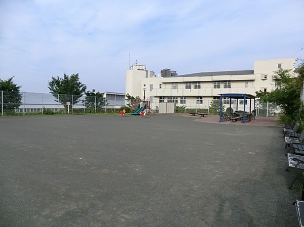 周辺環境:中尾町第四公園(中尾町第四公園まで400ｍ)