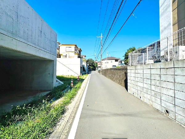 外観:☆☆風通しの良い住宅地☆☆  ゆとりのある住宅地　部屋の窓を開けるとそこには心地よい風が通りぬけます♪