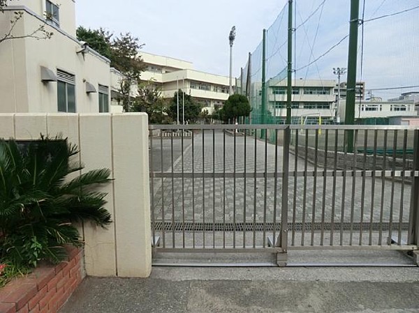 周辺環境:東寺尾別所公園(東寺尾別所公園まで400m)