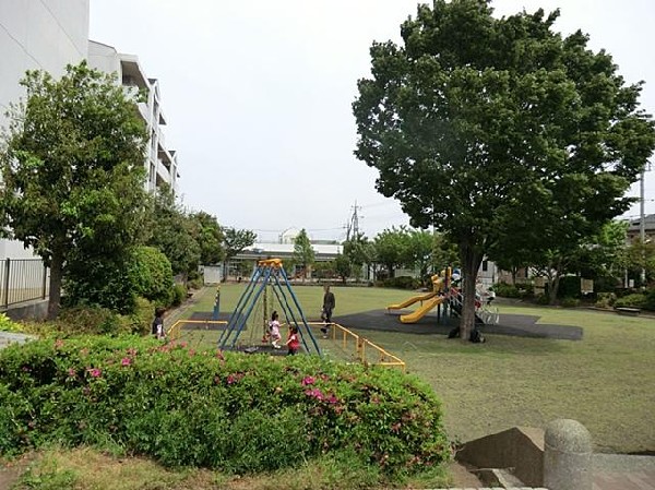 周辺環境:長津田公園(長津田公園まで350m)