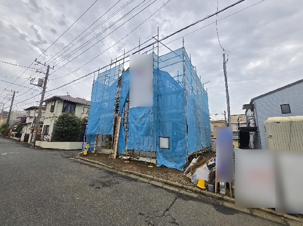 外観:段差もなくお車の出し入れが苦手な方も駐車しやすそうです。