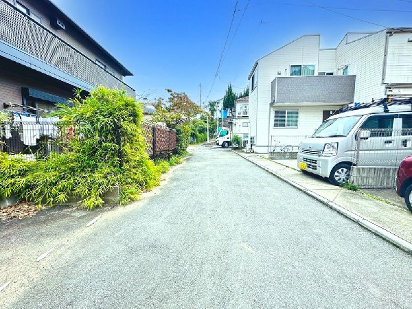 外観:☆☆風通しの良い住宅地☆☆  ゆとりのある住宅地　部屋の窓を開けるとそこには心地よい風が通りぬけます♪