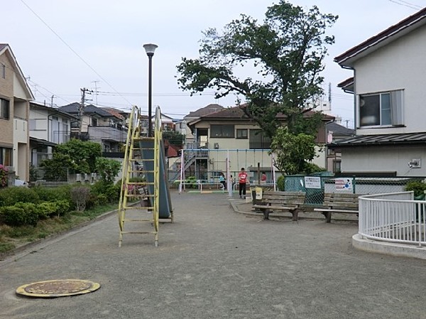 周辺環境:渡戸公園(渡戸公園まで700ｍ)