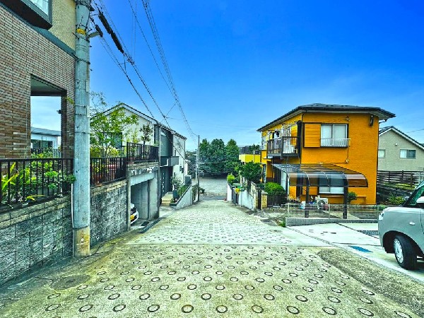 外観:☆☆風通しの良い住宅地☆☆  ゆとりのある住宅地　部屋の窓を開けるとそこには心地よい風が通りぬけます♪