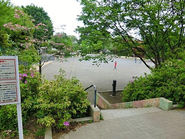 周辺環境:下田町四丁目公園(下田町四丁目公園まで230m 公園近くでお子様も安心して遊べます♪)