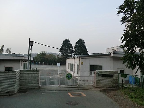 周辺環境:横浜市立岡津小学校(横浜市立岡津小学校まで350m)