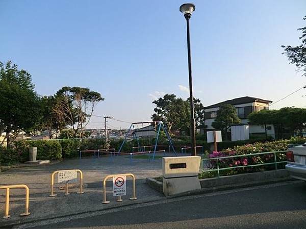 周辺環境:芹が谷第七公園(芹が谷第七公園まで100m)