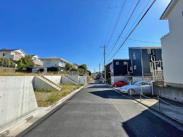 外観:☆☆風通しの良い住宅地☆☆  ゆとりのある住宅地　部屋の窓を開けるとそこには心地よい風が通りぬけます♪