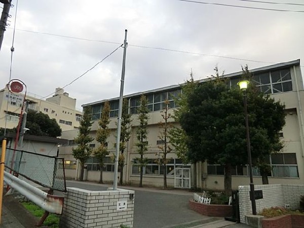 周辺環境:横浜市立吉原小学校(横浜市立吉原小学校まで300m 小学校近く♪お子様も通学も安心です♪)