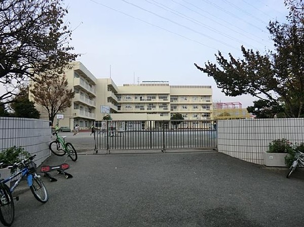 周辺環境:横浜市立瀬戸ヶ谷小学校(横浜市立瀬戸ヶ谷小学校まで450m)