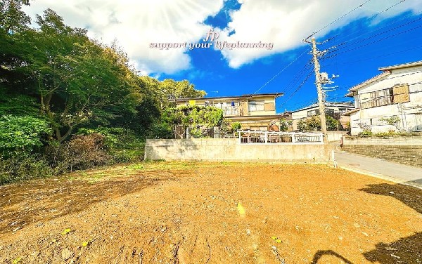 外観:毎日のお散歩も快適な緑に恵まれた閑静な住宅地は、伸び伸びスローライフを叶えてくれます。自然豊富な季節の移ろいを身近に感じられる環境で子育てすれば、お子様もきっと素直に成長してくれるはずです！