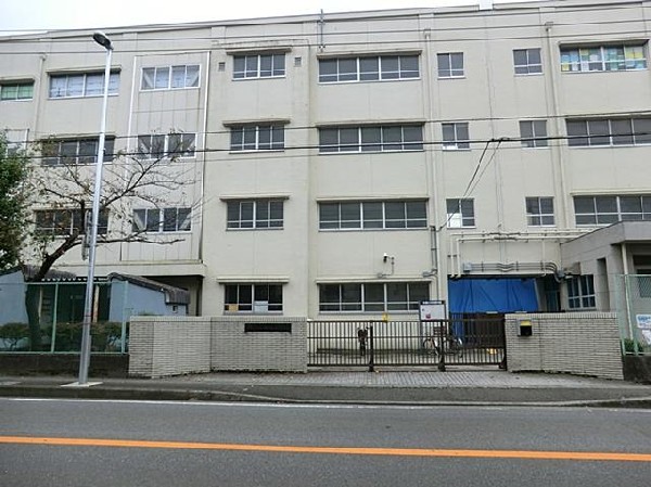 周辺環境:横浜市立本郷小学校(横浜市立本郷小学校まで100m)