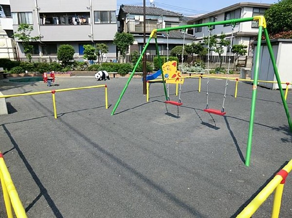 周辺環境:高田公園(高田公園まで700m 公園近くでお子様も安心して遊べます♪)