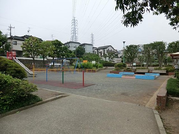 周辺環境:新沢池公園(新沢池公園まで350m 公園近くでお子様も安心して遊べます♪)