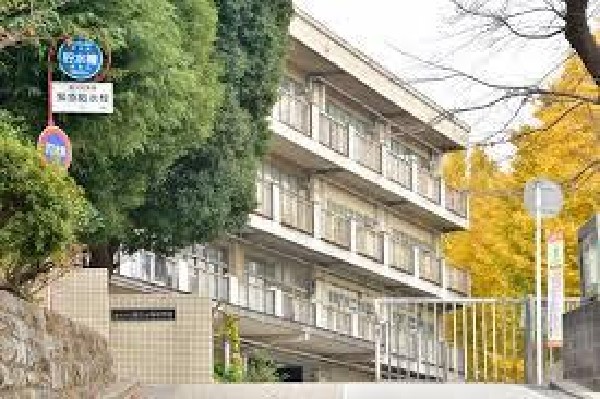 周辺環境:横浜市立保土ケ谷中学校(横浜市立保土ケ谷中学校まで2100m)