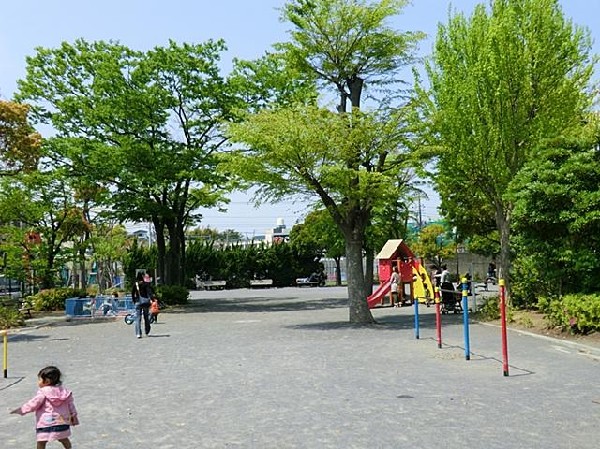 周辺環境:中坪公園(中坪公園まで1100m 公園近くでお子様も安心して遊べます♪)