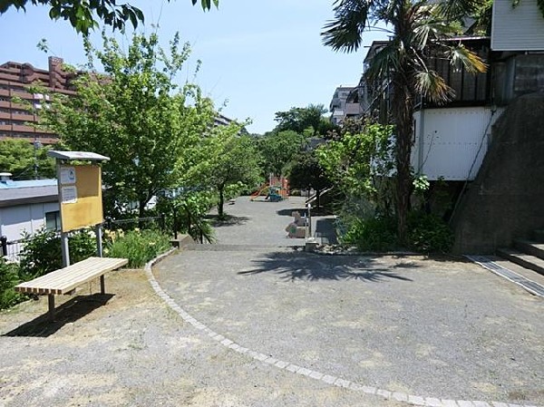 周辺環境:岡村ひばりヶ丘公園(岡村ひばりヶ丘公園まで650m)