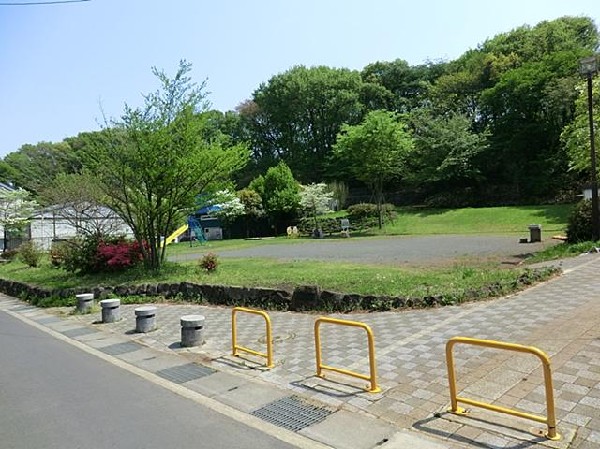 周辺環境:羽沢町公園(羽沢町公園まで800m)