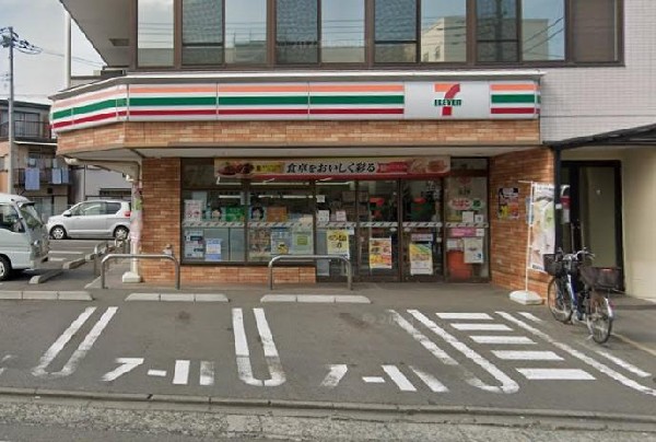 周辺環境:セブンイレブン横浜坂本町店(セブンイレブン横浜坂本町店まで130m 時間を問わず、幅広い品物が揃うコンビニ。いまや買物だけではなく、行政、銀行、民間サービス等、日常生活に深く関係する最重要施設としてなるつつある。やっぱり近いと嬉しい。)