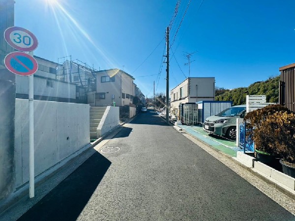 外観:☆☆風通しの良い住宅地☆☆  ゆとりのある住宅地　部屋の窓を開けるとそこには心地よい風が通りぬけます♪