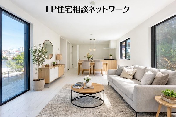 愛犬と寛ぐのんびりした時間　そよぐ風、緑の香り　まるで写真のような澄み切った光景。少しずつ育む家族との時間やありがたみ。幸せを噛みしめる穏やかな生活。※家具等室内の設置物はCGです。付帯しません。