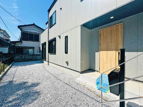 外観:お庭も広々♪BBQやガーデニングなど家族や友人と楽しみましょう♪