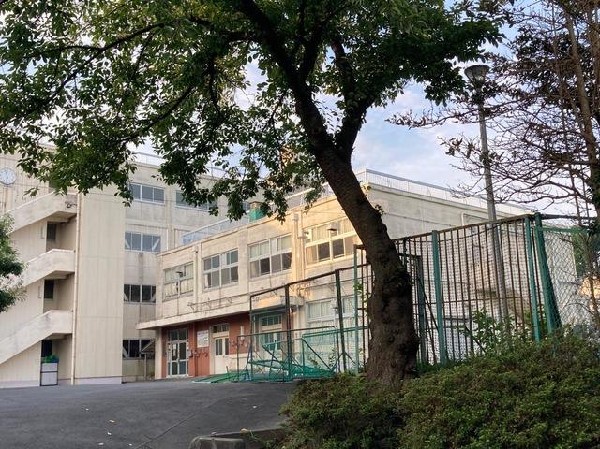 周辺環境:横浜市立南が丘中学校(横浜市立南が丘中学校まで700m)