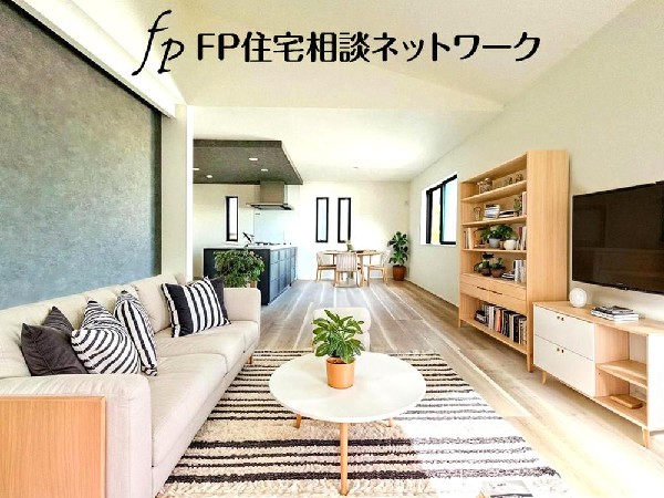 族の思いを抱きながら、平和であることに感謝したくなる悠久の時。あたかかく感じるのは、陽当りだけではなかった！広く和やかに暮らせる空間と、家族の存在が胸にジーンと響きわたる。