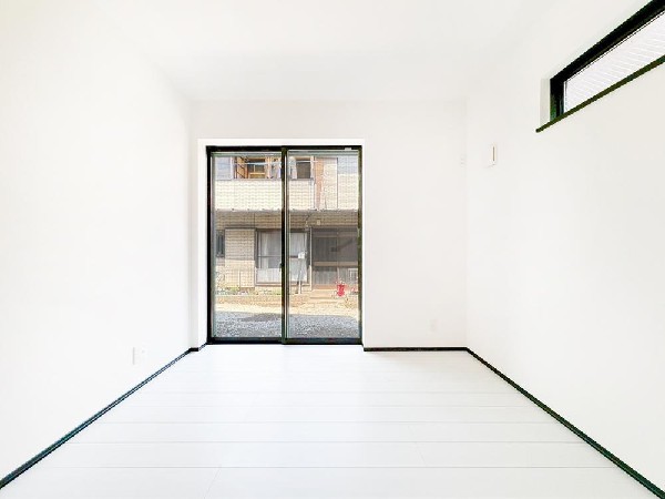 ◇居室◇  遊びも！勉強も！兄弟仲良く、家族の会話が増える間取りです。居室内はいつも明るい印象で、気持ちの良い朝を迎えられそう。毎日の生活も自然と明るくなりますね。