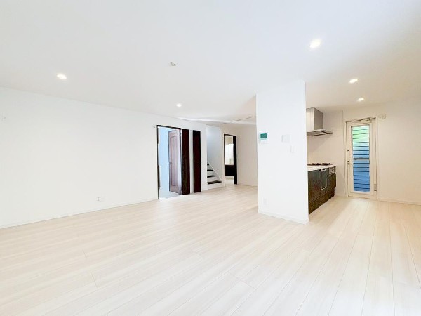 ２階へ上がる時は必ずリビングを通るので、お子様が学校から帰ってきたときや外へ遊びに行くときなど、顔を合わせる機会が増え、自然とコミュニケーションが取りやすくなりますね！